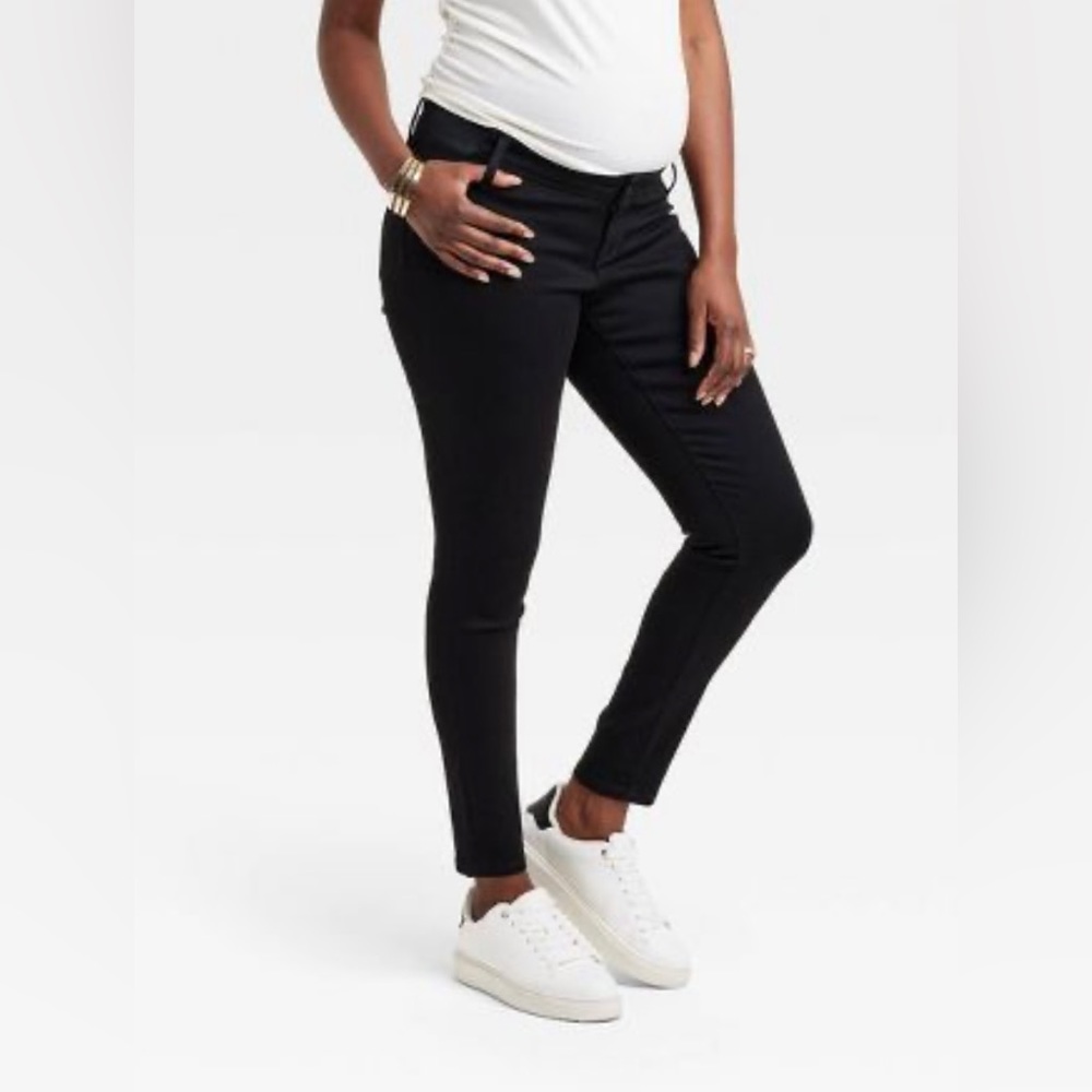 Maternity black jeans in like new condition, size 8